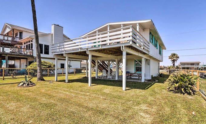 Galveston Casa | Gulf Coast Views: Stilted Retreat in Galveston!