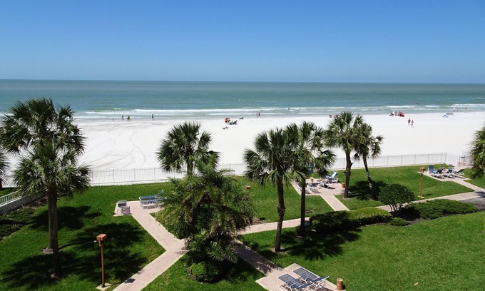 Redington Shores Condominio | Condominio frente al golfo "The View" con ambiente de resort en Redington Towers