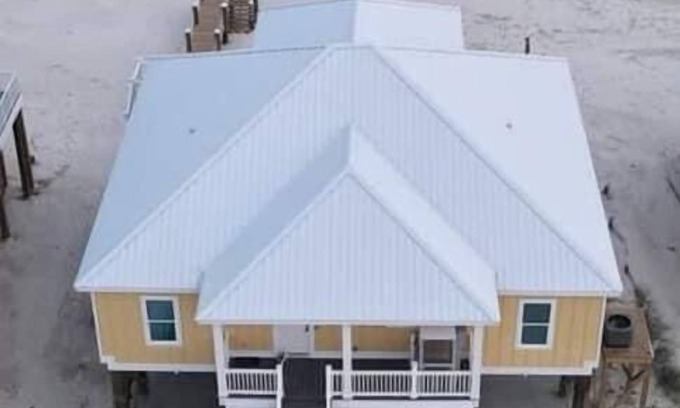 Surf Side Shores Casa | Gulf front House on white sand private beach in Ft. Morgan - Gulf Shores area.