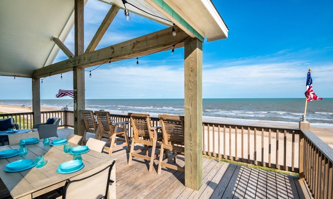 Gilchrist Casa | Gulf Front Luxury Beach House w/Mini Golf, Hot Tub, Firepit + Family Friendly