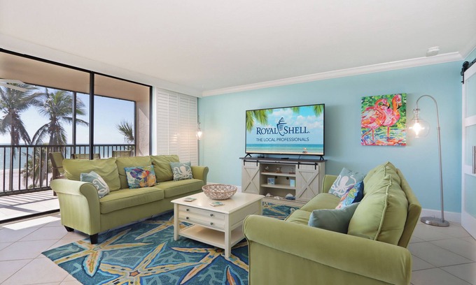 Beachview Country Club Estates Condominio | Gulf Front, Top Floor, Two Bedroom Condo with Den - Sundial L405