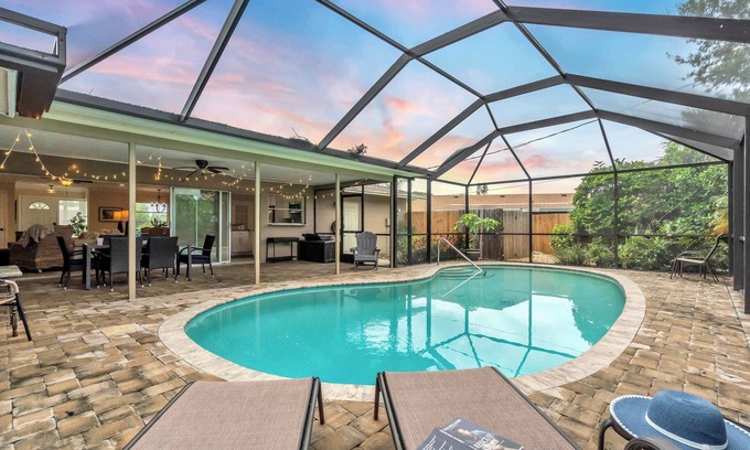 Gulf Gate Estates Casa | Gulf Gate Getaway – 2BR/2BA w/ Heated Pool