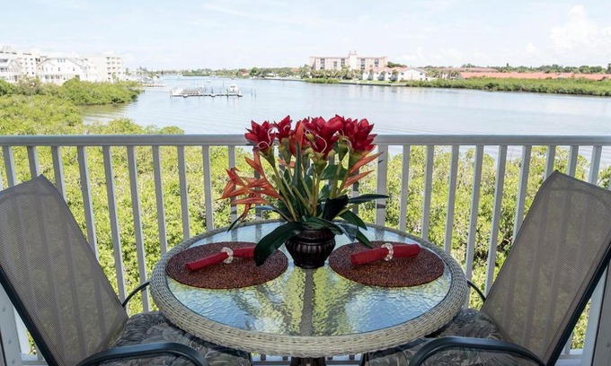 Indian Shores Apartamento | Gulf Retreat 2: Magnificent Water Views, Steps to Beach, None Cleaner, None Nicer!