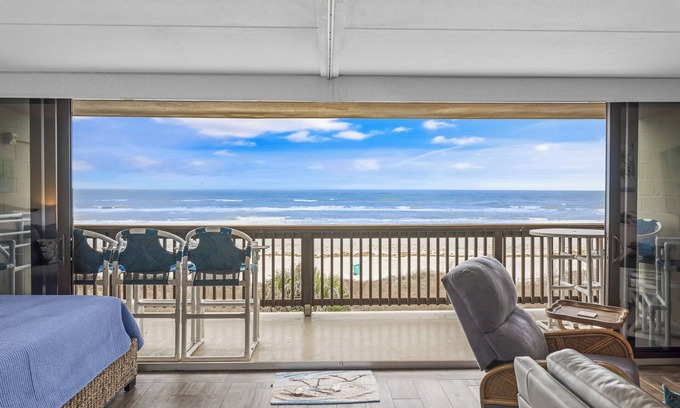 Port Aransas Condominio | Gulf Shores 308 Third Floor Beachfront View 2 Bedroom 2 Bathroom Condo