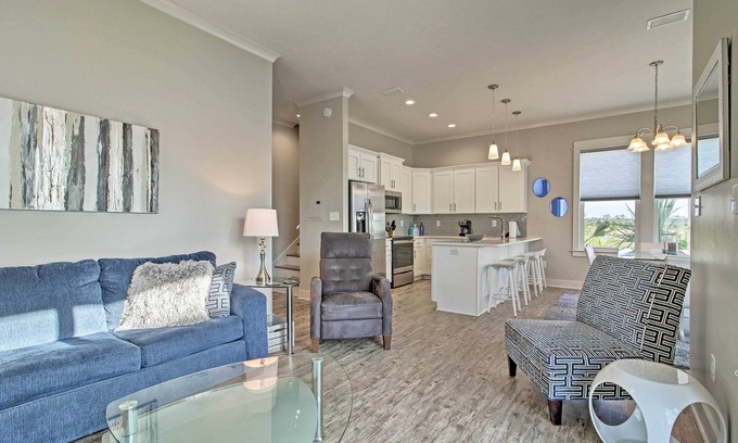 Gulf Shores Cabaña | ¡NUEVO! Cabaña con piscina compartida, 2 cuadras a pie de playa!