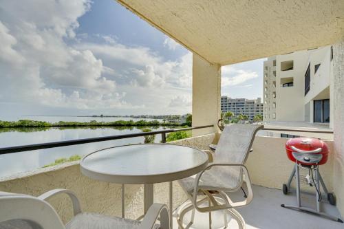 Hudson Apartamento | Gulf-View Balcony and Pool Access Hudson Retreat