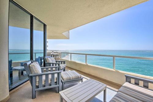 Holiday Isle Apartamento | Gulf View Destin Condo with Resort Pool and Spa!