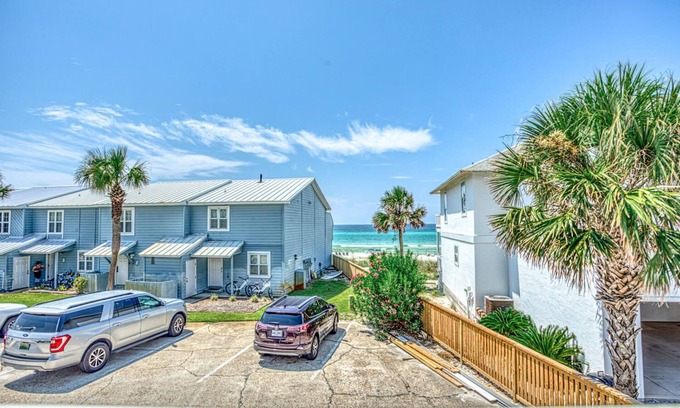 Inlet Beach Casa | Gulf Views! Only 30 Seconds to the beach Modern Amenities Meets Vintage Charm