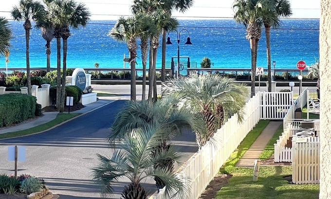 Avalon Beach Estates Condominio | GULF VIEWS, SLEEPS 8, BEACH SERVICE INC!