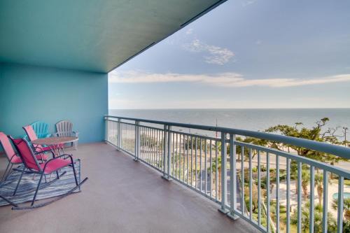 Gulfport Apartamento | Gulfport Condo with Views Walk to Beach
