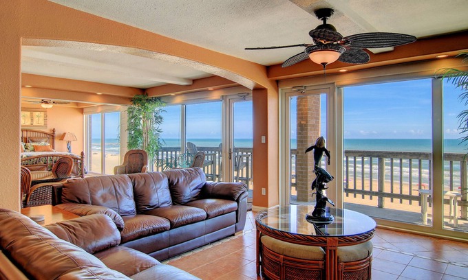 Corpus Christi Condominio | Gulfstream Condos Unit 612 | Penthouse on the Beach | Heated Pool & Hot Tub
