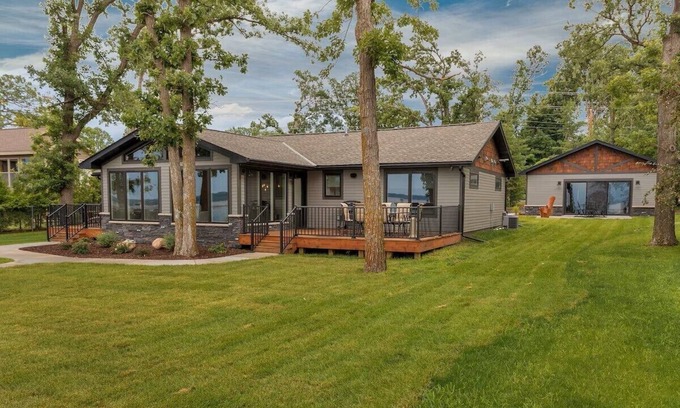 Nisswa Cabina | Gull Lake Cabin + Bunkhouse with Sandy Beach & Pontoon/Jet Ski availability!