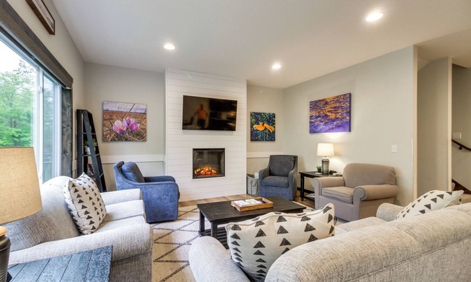 Lake Shore Casa | Gull Lake Resort Escape: Pool & Snowmobile Trails