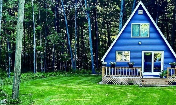 Ludington Casa | Gumdrop Cottage
