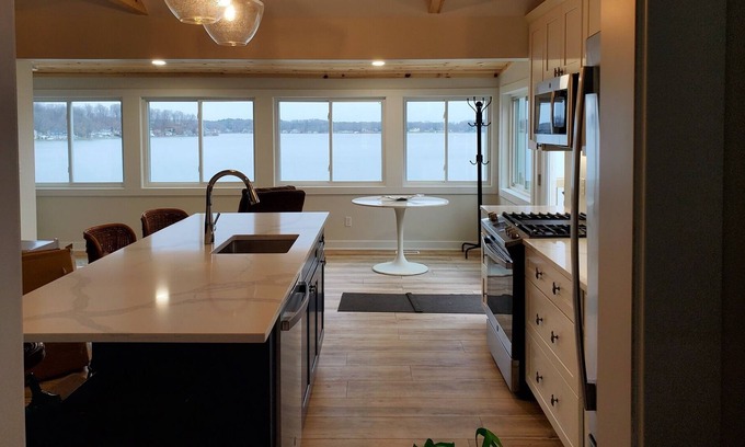Bradley Casa | Gun Lake - Turtle Nest Cottage - Prime Location Between Grand Rapids & Kalamazoo