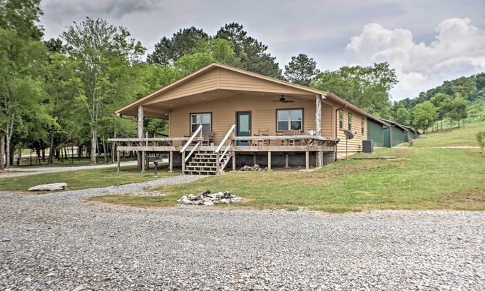 Guntersville Cabina | ¡NUEVO! Guntersville Cabina w / Vistas - A pie de lago!