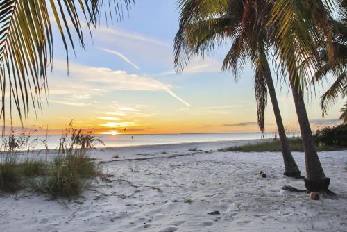Mid Island Casa | Guss Getaway by Sun Palace Vacations