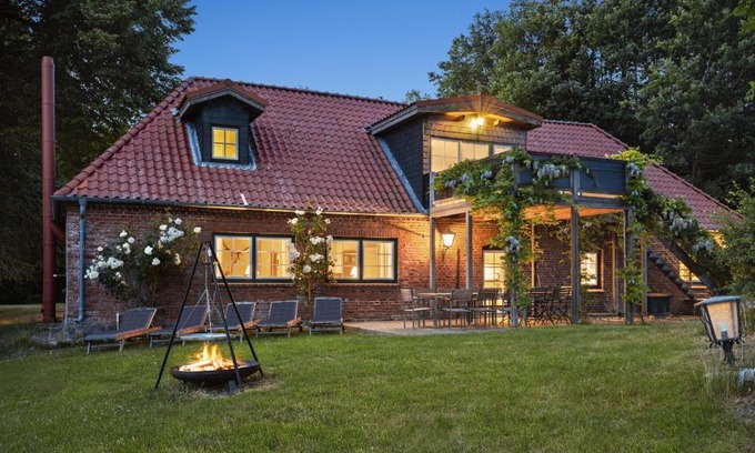 Kletkamp Casa | GUT KLETKAMP "Altes Backhaus" - Freistehendes Landhaus mit 7 Schlafzimmern I Kamin I Garten & Terrasse I 15 Min zur Ostsee I Parkplätze I Hundefreundlich I Bar I WLAN
