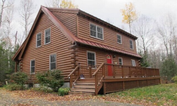 Rangeley Plantation Casa | Gutsell's Cabin - Bonita casa de troncos en un entorno privado cerca del lago Mooselookmeguntic