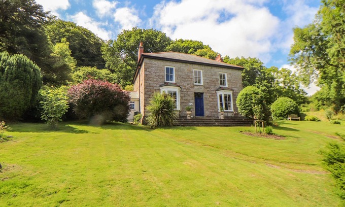 Gweek Cabaña | GWEEK HOUSE, pet friendly, country holiday cottage in Gweek