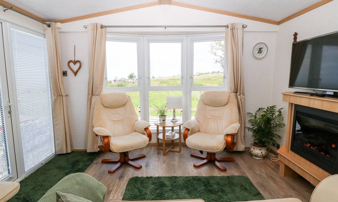 Llanllyfni Cabaña | GWEL Y MÔR, family friendly, with a garden in Caernarfon