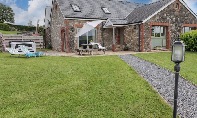 Golden Grove Casa | GWENNOL COTTAGE, pet friendly, character holiday cottage in Llandeilo