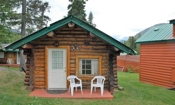 Kenai Peninsula Cabina | Gwin's Lodge Fir Log Cabin #12