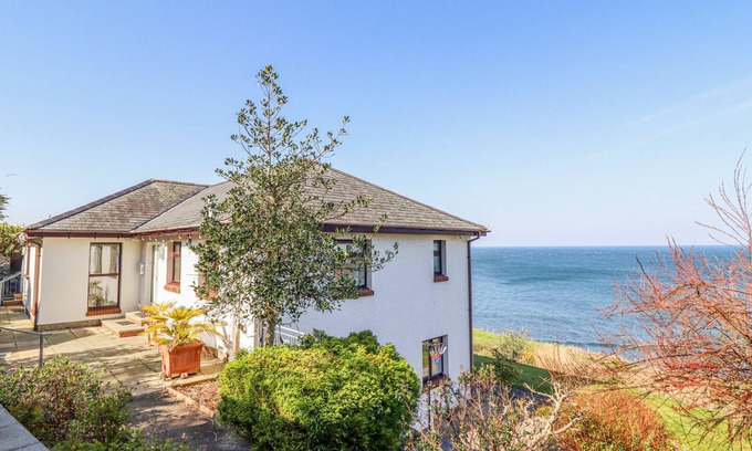 Llwyngwril Cabaña | GWYLANOD, family friendly, country holiday cottage in Fairbourne