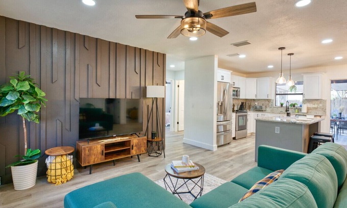 Bloomingdale Casa | Gym & Game Room | Modern SUNNY RETREAT