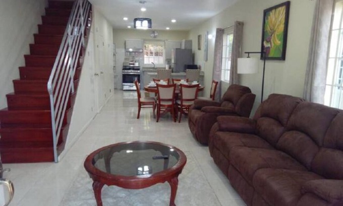 IronShore Estates Casa | GYM+POOL+Hottub+3 Lounge Areas-#3 Airport 10minutes 2 BED 2.5 BATH TOWNHOUSE