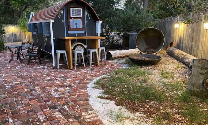 Furnissdale Otro | Gypsy Van Tiny House with Unique Outdoor Bathroom, WIFI & Firepit