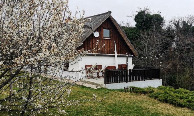 Sukoro Casa | Hét Fenyő Vendégház/Seven Pines Holiday House