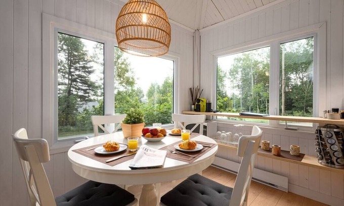 Saint-Tite-des-Caps Chalet De Esquí | Hôtel à la maison - CABAN 49, nature, forêt et spa