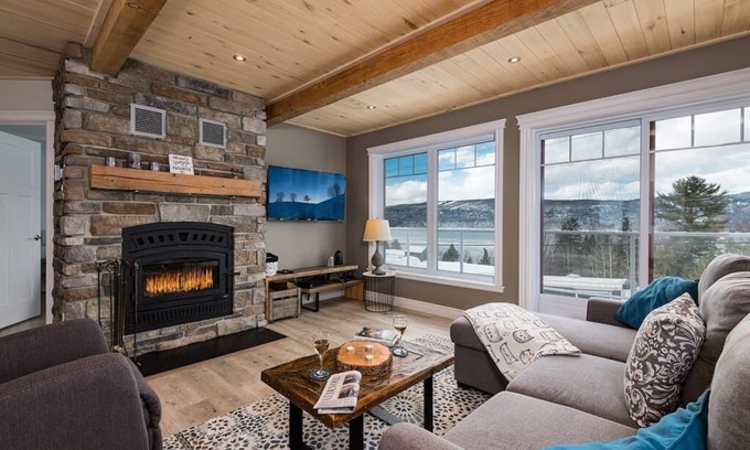 Isle aux Coudres Chalet De Esquí | Hôtel à la maison - La Maison du Nordet