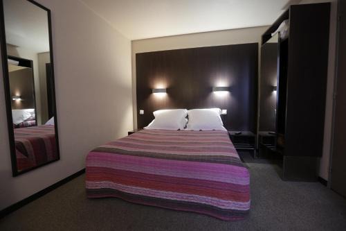 Maisons-Alfort Hotel | Hôtel Au Petit Caporal
