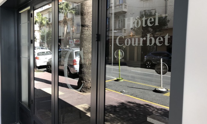 Juan-les-Pins Hotel | Hôtel Courbet