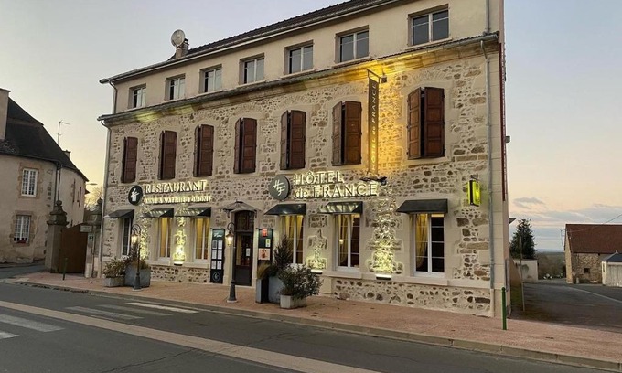 Montmarault Hotel | Hôtel de France