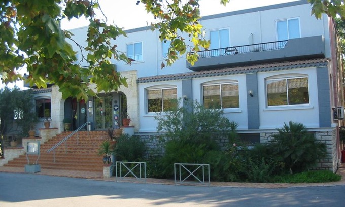 Vic-la-Gardiole Hotel | Hôtel restaurant LOGIS HOTELLERIE DE BALAJAN