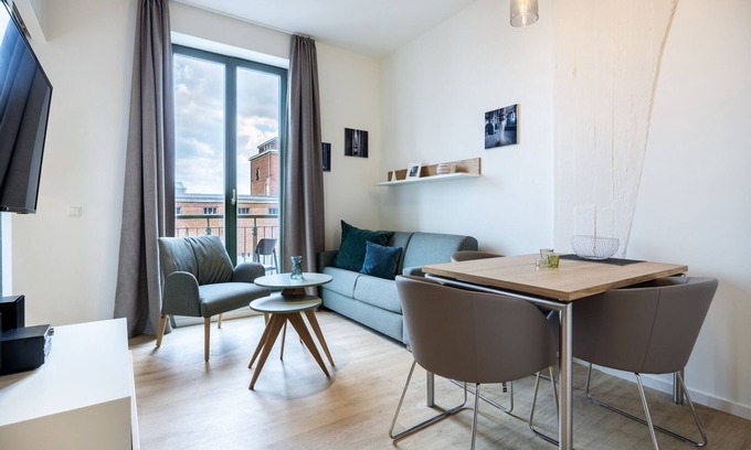 Wismar Apartamento | Hübsches Apartment mit Balkon, Hafenblick und Saunanutzung in Erstklassiger Lage
