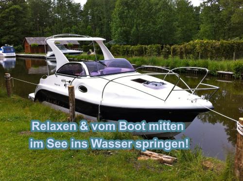 Gross Koeris Apartamento | Hüttendorf für Euch alleine - geführter Yachtausflug nach Prieros inclusive! Nur 3 Minuten zum Badesee Fahrräder kostenlos vorhanden