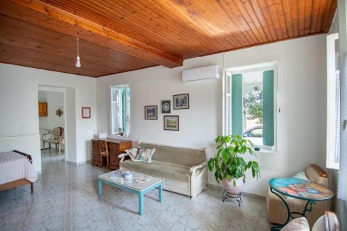Filiatra Casa | H&H Helens House