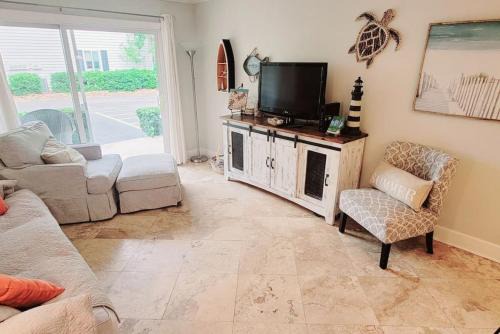 Demere Park Casa | H1 downstairs and comfy king and two twins really nice kitchen and baths