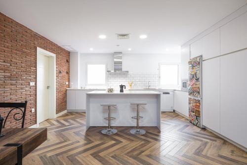 Perchel Sur Apartamento | H2M Pasaje Nobleja close Train St, SmartTv, AACC