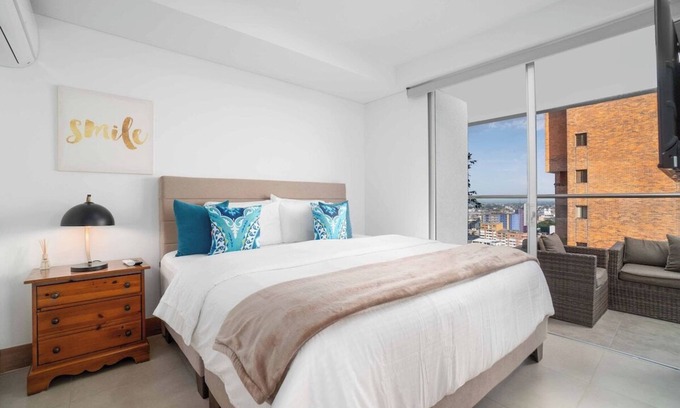 Granada Apartamento | H809 - Penthouse Living | 2 Balconies | Pool | Gym