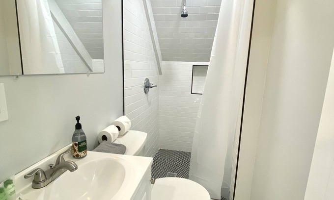 Stamford Apartamento | HA3: Private Studio with Full bathroom and Kitchenette