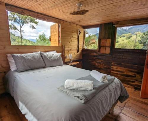 Pijao Cama Y Desayuno | Habitación Colibrí, Pijao, Finca Flora del Río