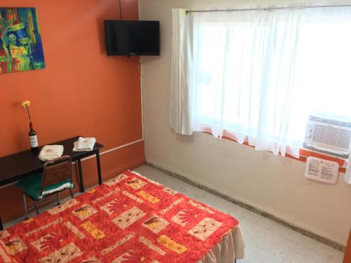 León Casa | Habitacion privada en Centro Lopez Mateos con Aire Acondicionado Oficina Estacionamiento