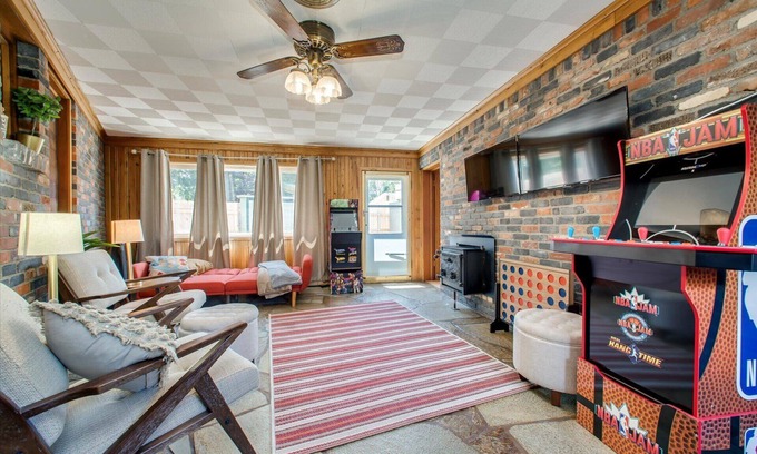 East End Casa | #HabitueHomes - Eagle Rock Base Camp