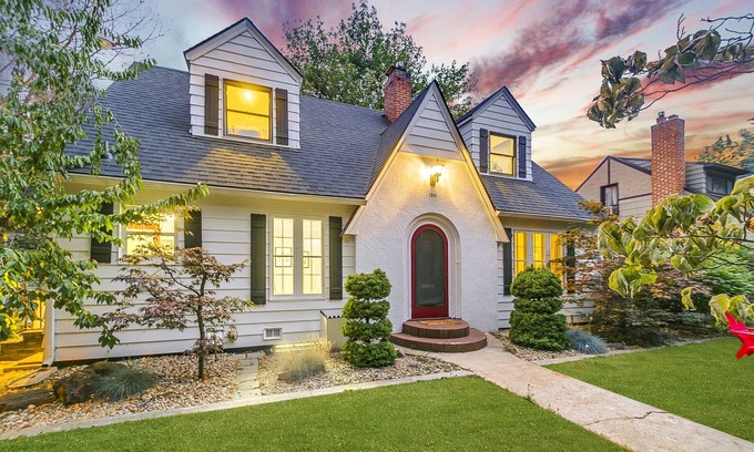 North End Casa | #HabitueHomes- Hand House - 3 King Beds / 3 Baths on 3 floors