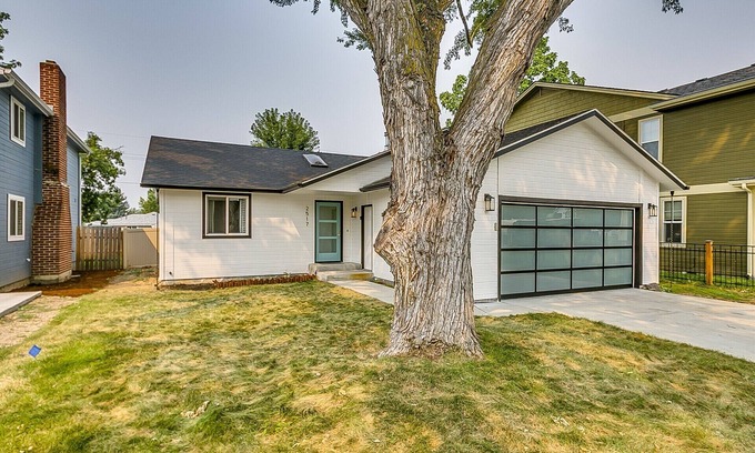Sunset Casa | #HabitueHomes - Sunset Park Sweetheart!